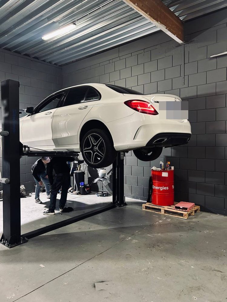 Обслуживание Mercedes на подъёмнике — AutoJet, Алмере